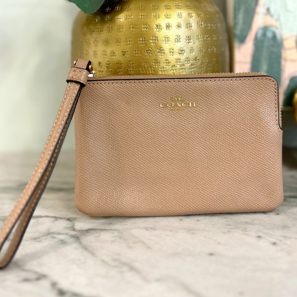 Coach Taupe Crossgrain Leather Corner Zip Wristlet EUC